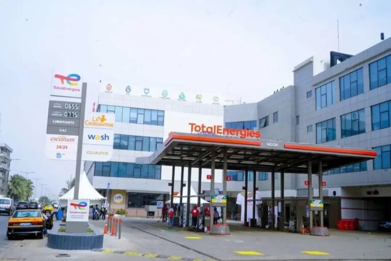 Pistolet de distribution de carburant, réseau de stations-service au Sénégal