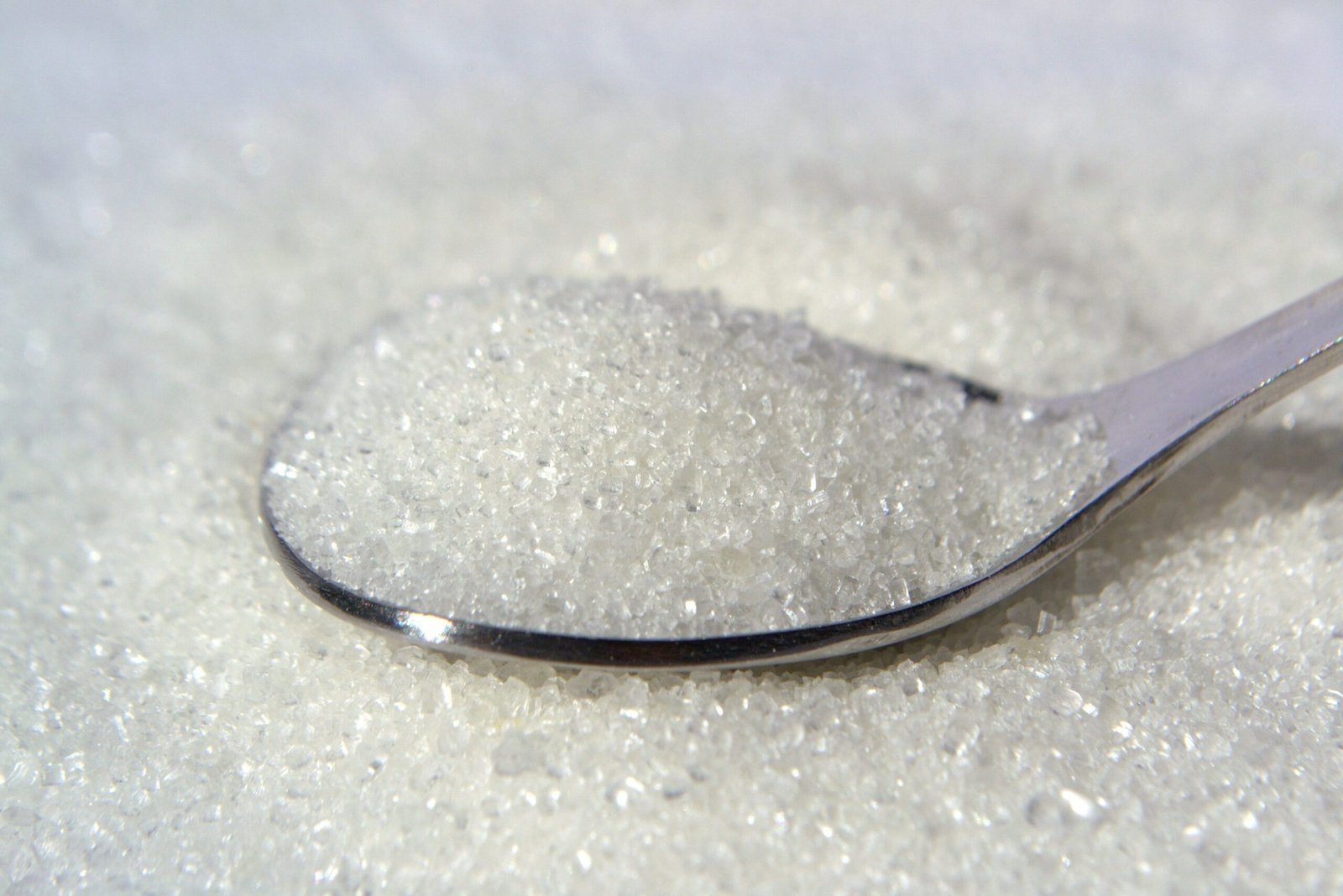 Cuillère de sucre en poudre, le produit de Sucrivoire en Côte d’Ivoire